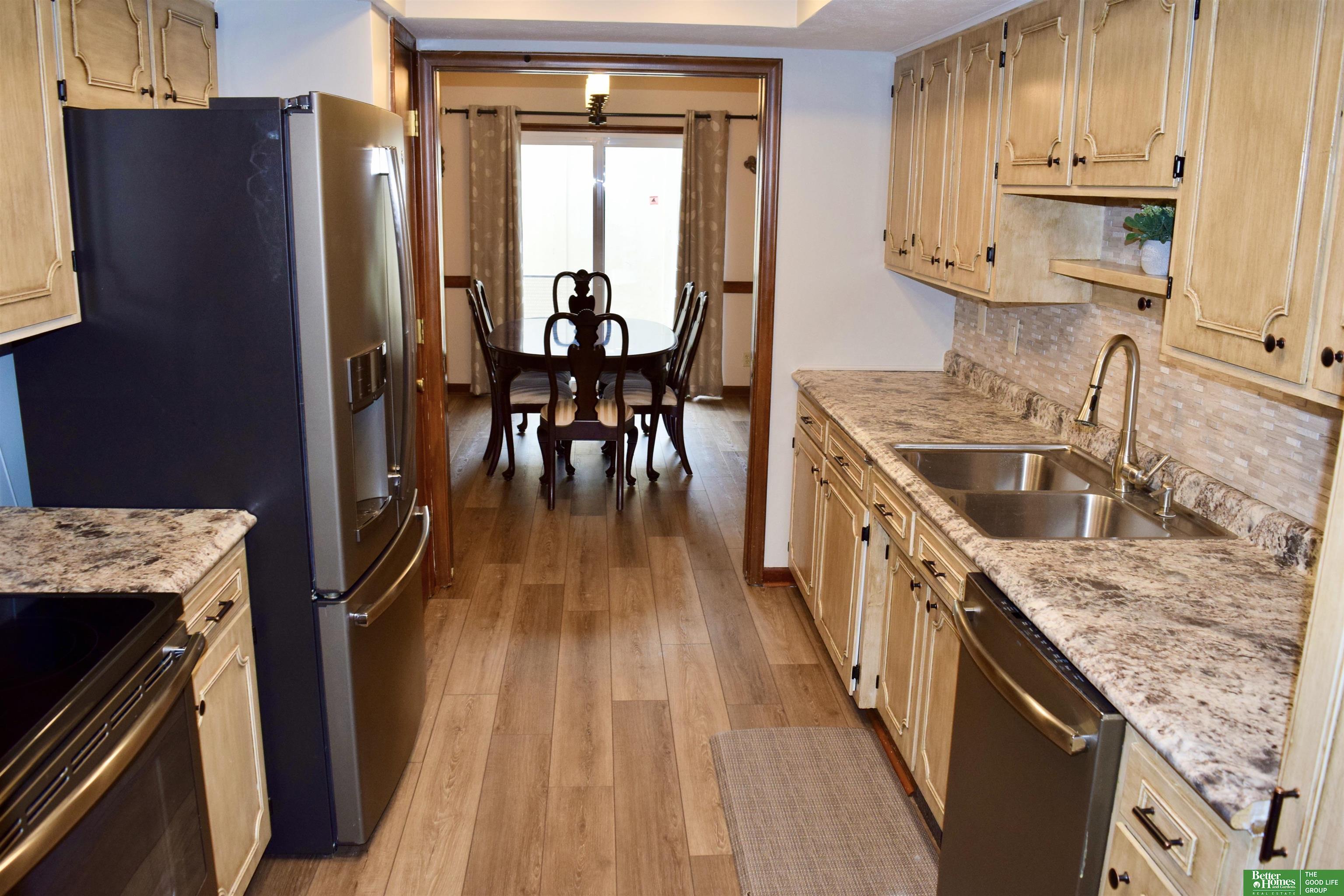 6013 Oakcrest Plaza # 33