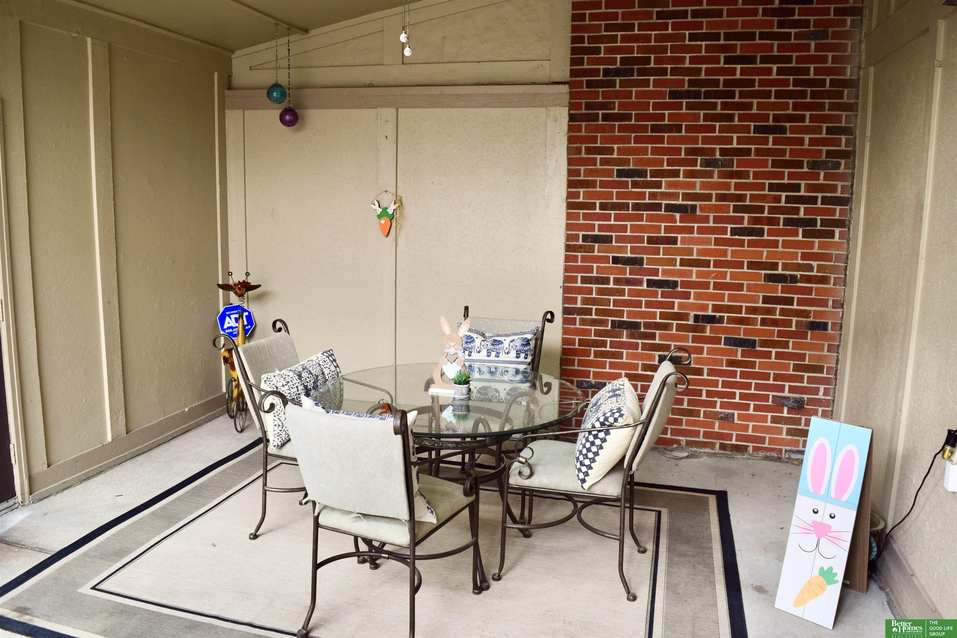 6013 Oakcrest Plaza # 33