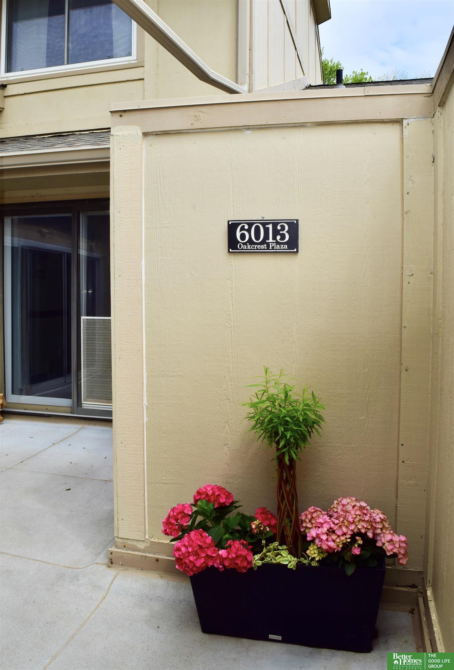 6013 Oakcrest Plaza # 33
