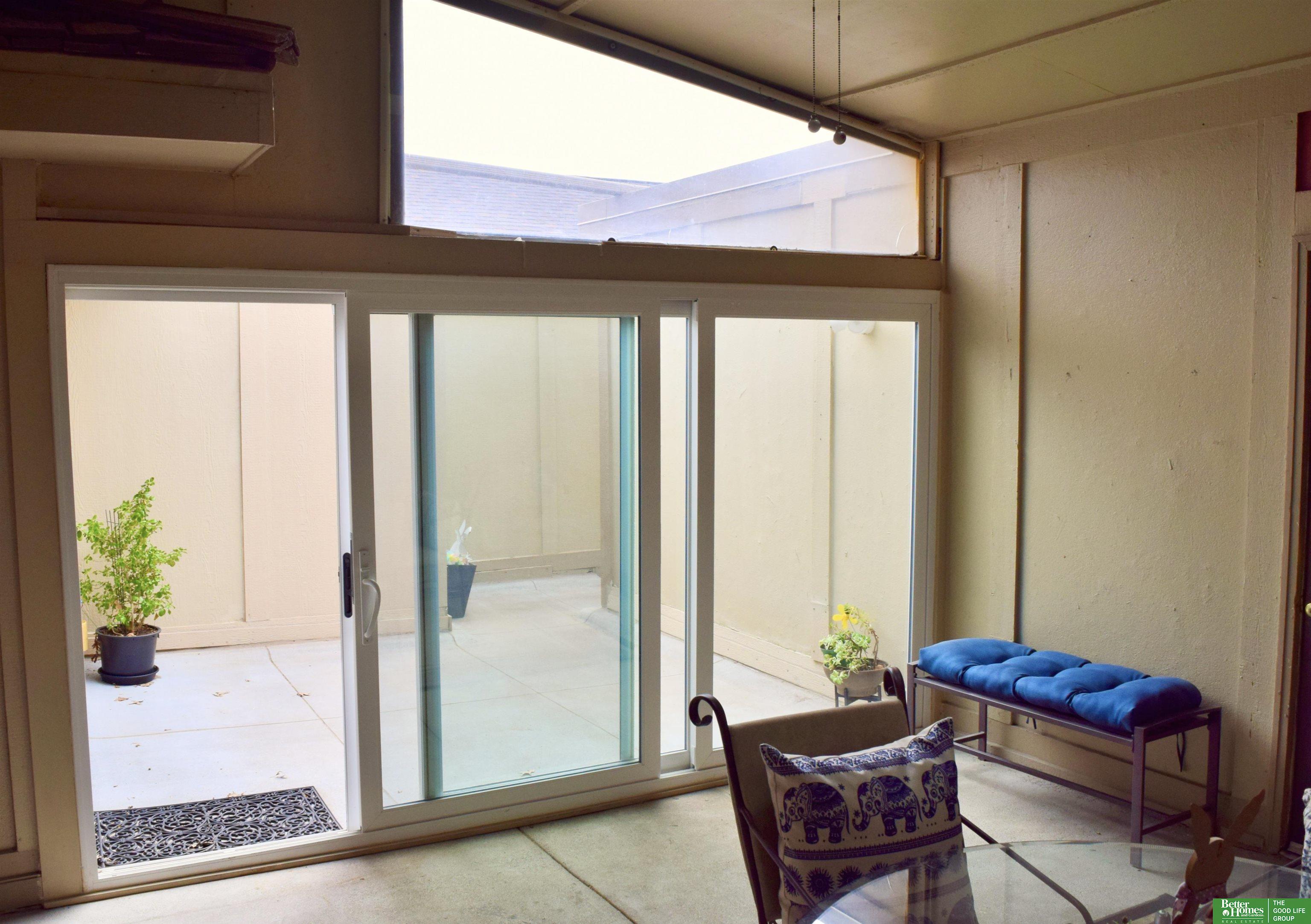 6013 Oakcrest Plaza # 33