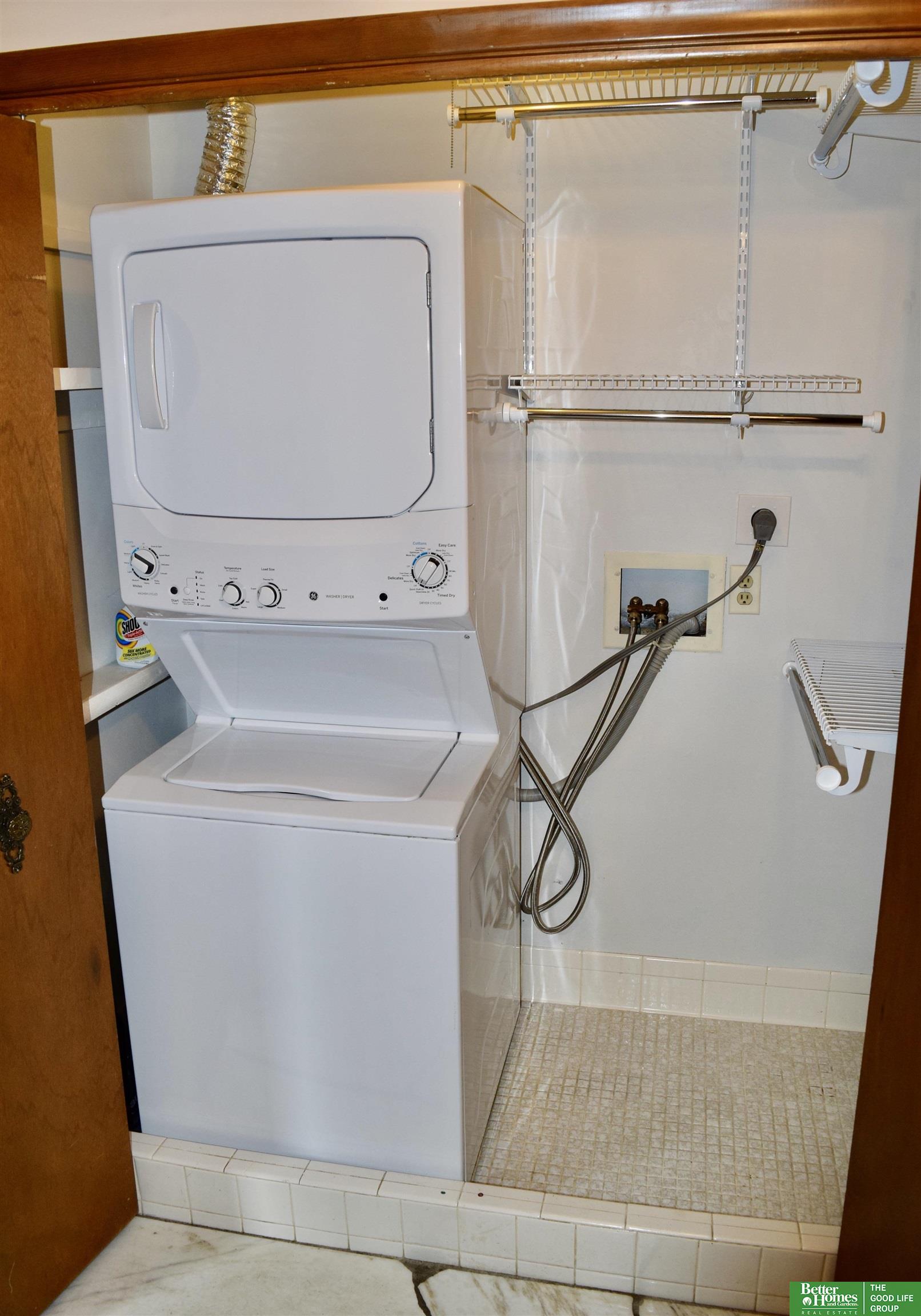 6013 Oakcrest Plaza # 33