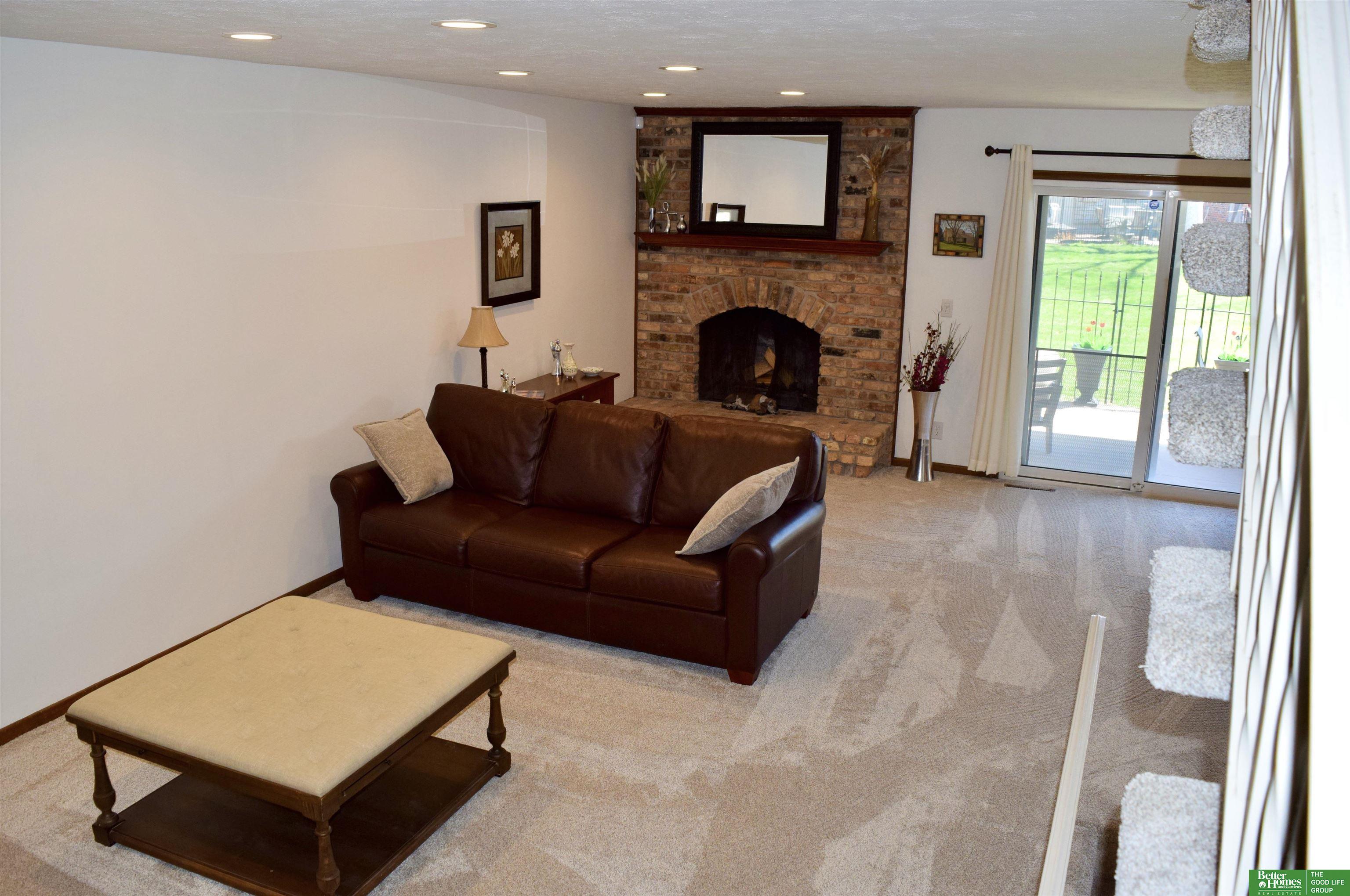 6013 Oakcrest Plaza # 33