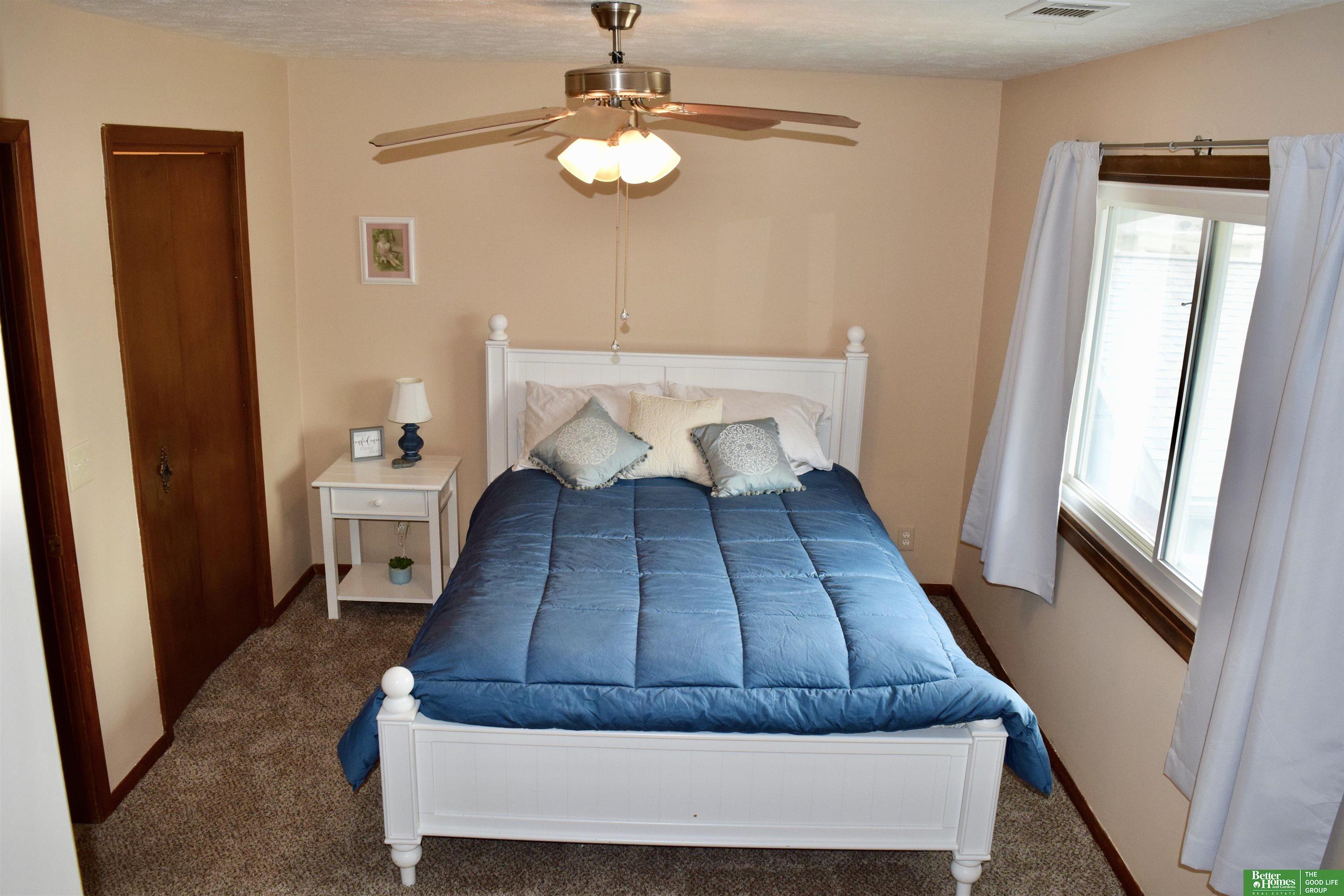 6013 Oakcrest Plaza # 33