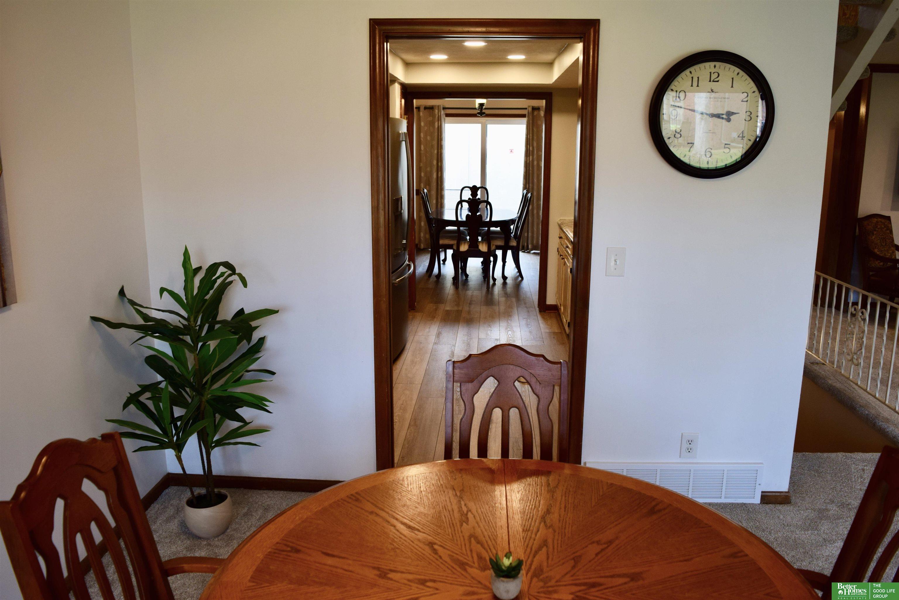 6013 Oakcrest Plaza # 33