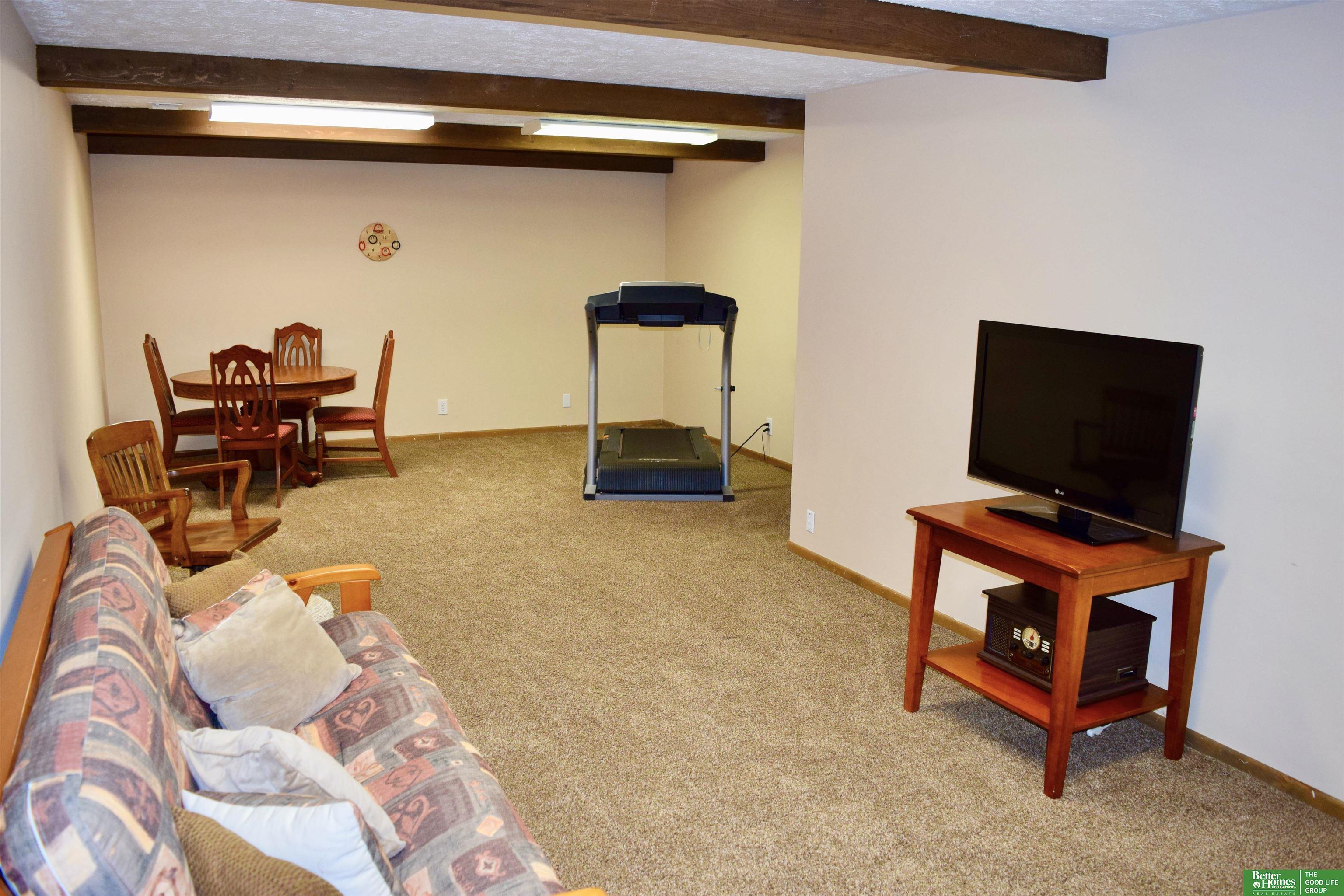 6013 Oakcrest Plaza # 33