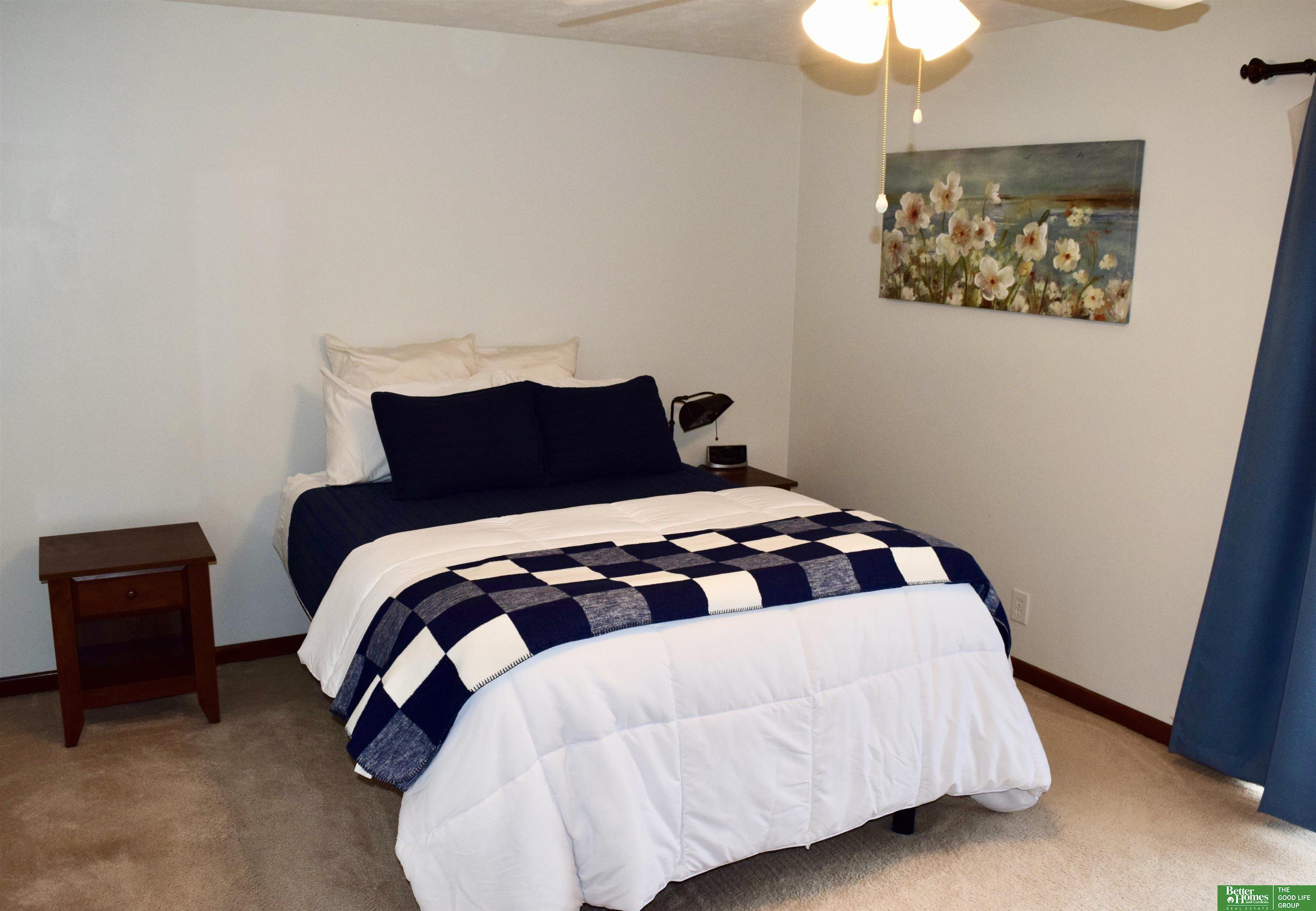 6013 Oakcrest Plaza # 33