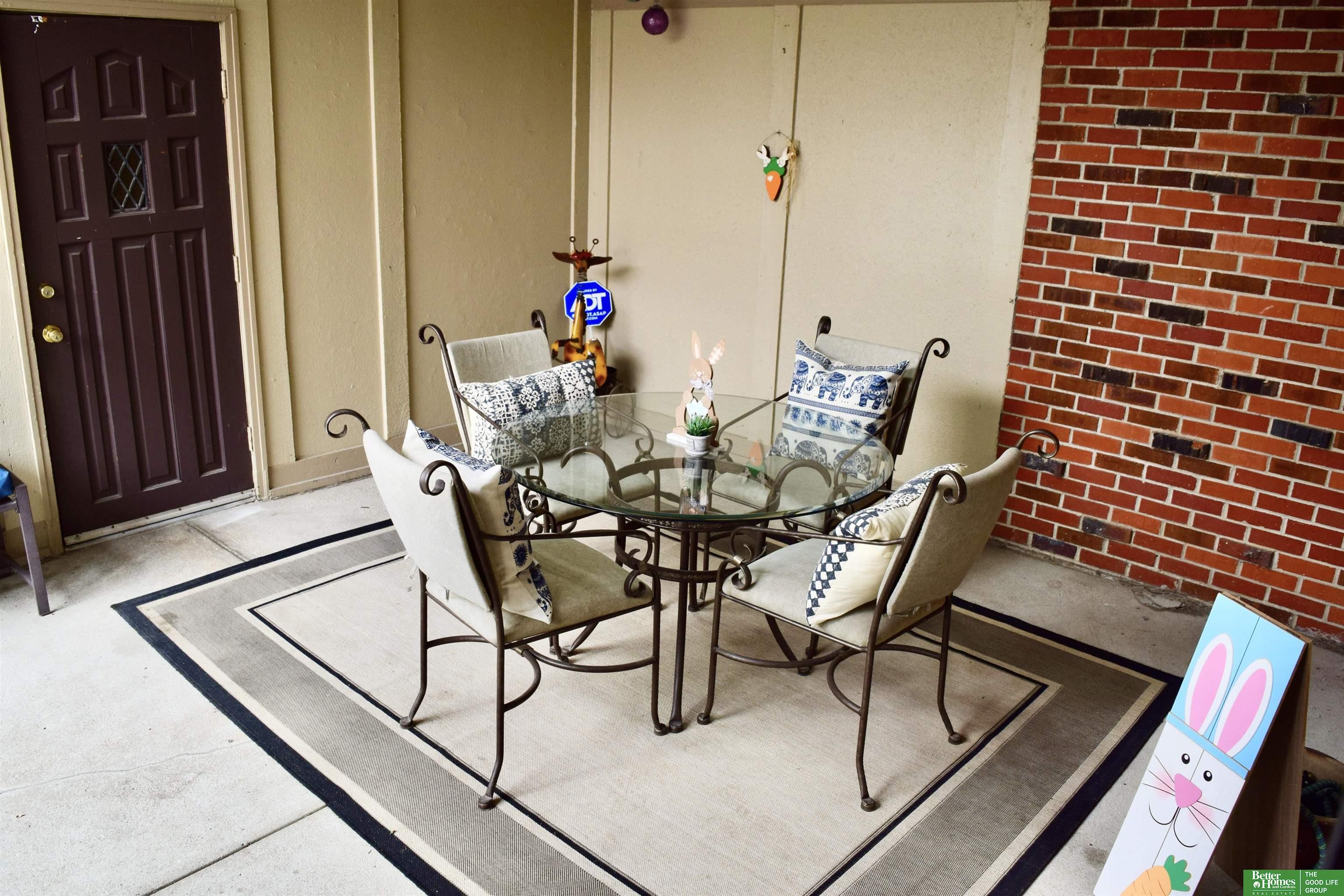 6013 Oakcrest Plaza # 33
