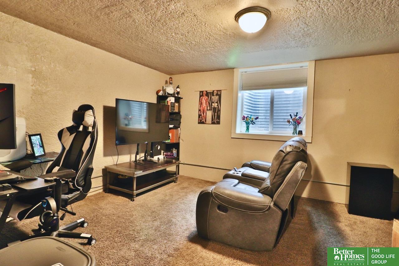 5017 Underwood Avenue # 9