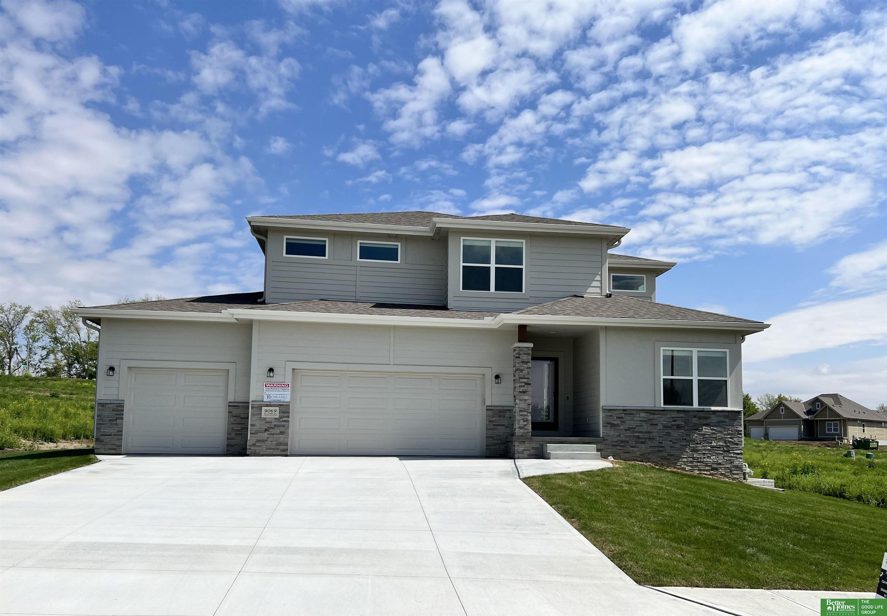 9069 N 175th Street