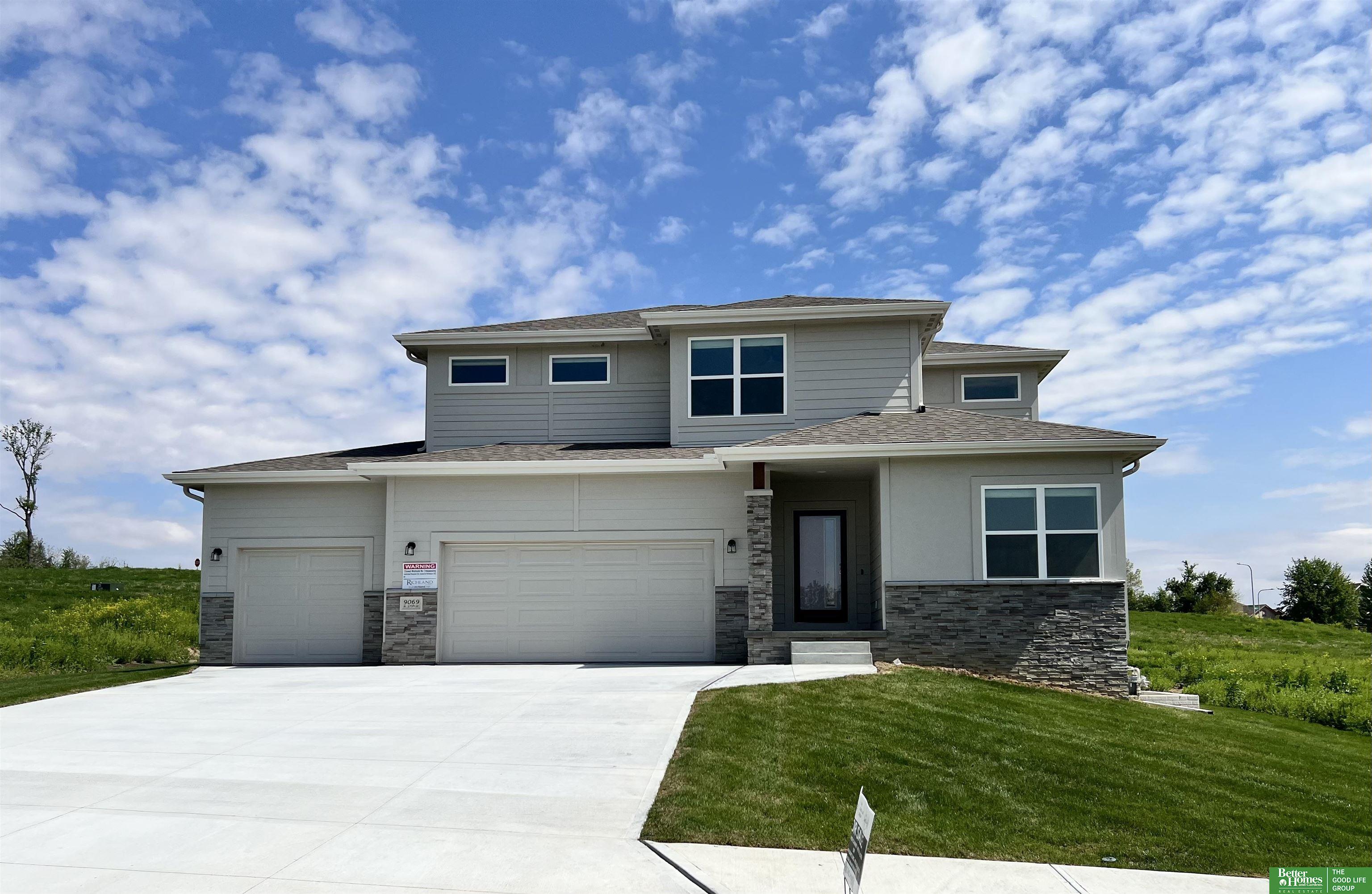 9069 N 175th Street