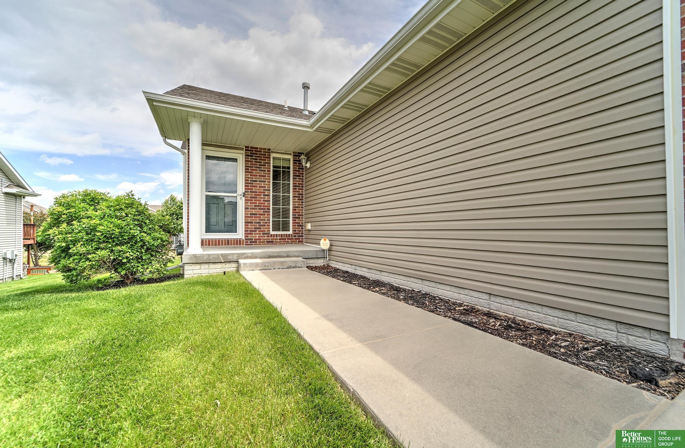 6200 Maple View Drive