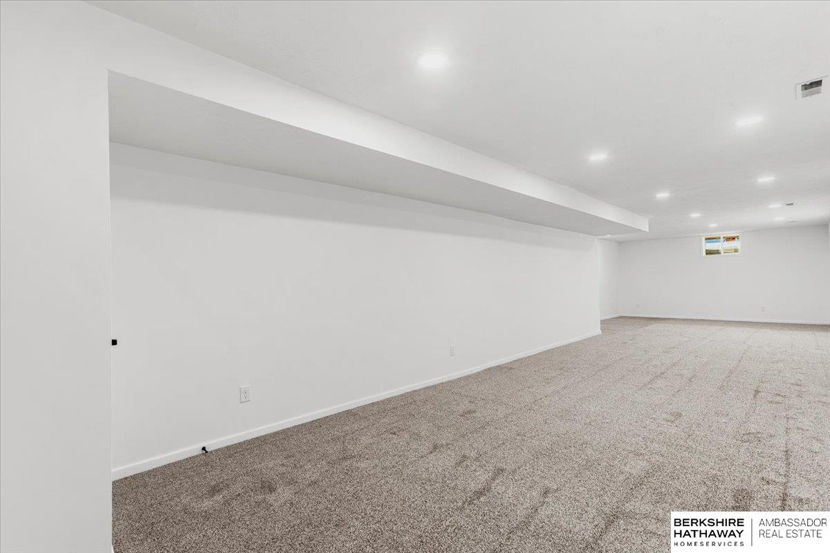 16324 Chicago Circle