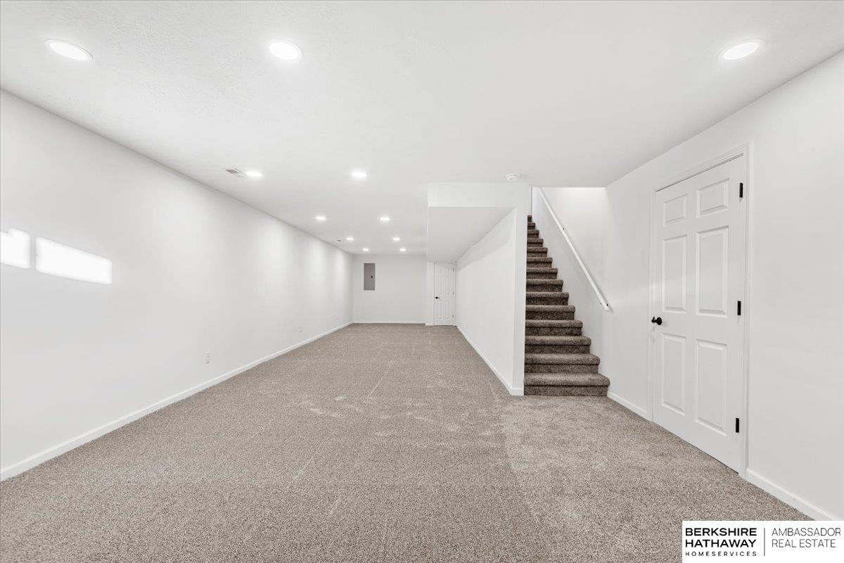 16324 Chicago Circle