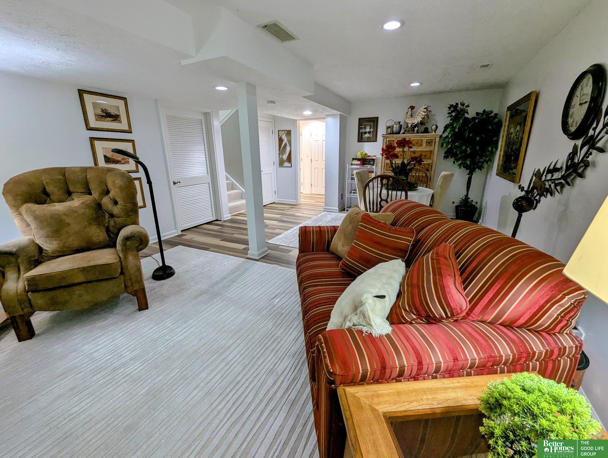 11819 Mason Plaza