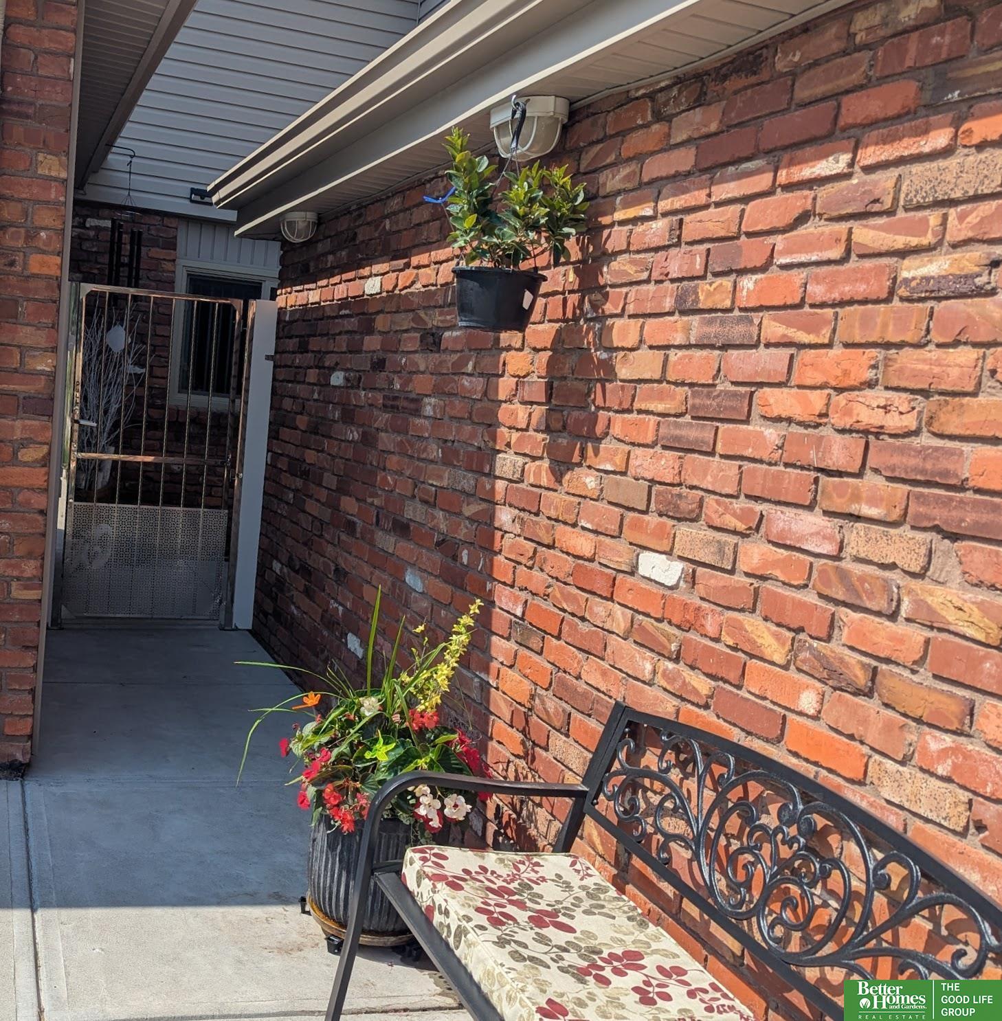 11819 Mason Plaza
