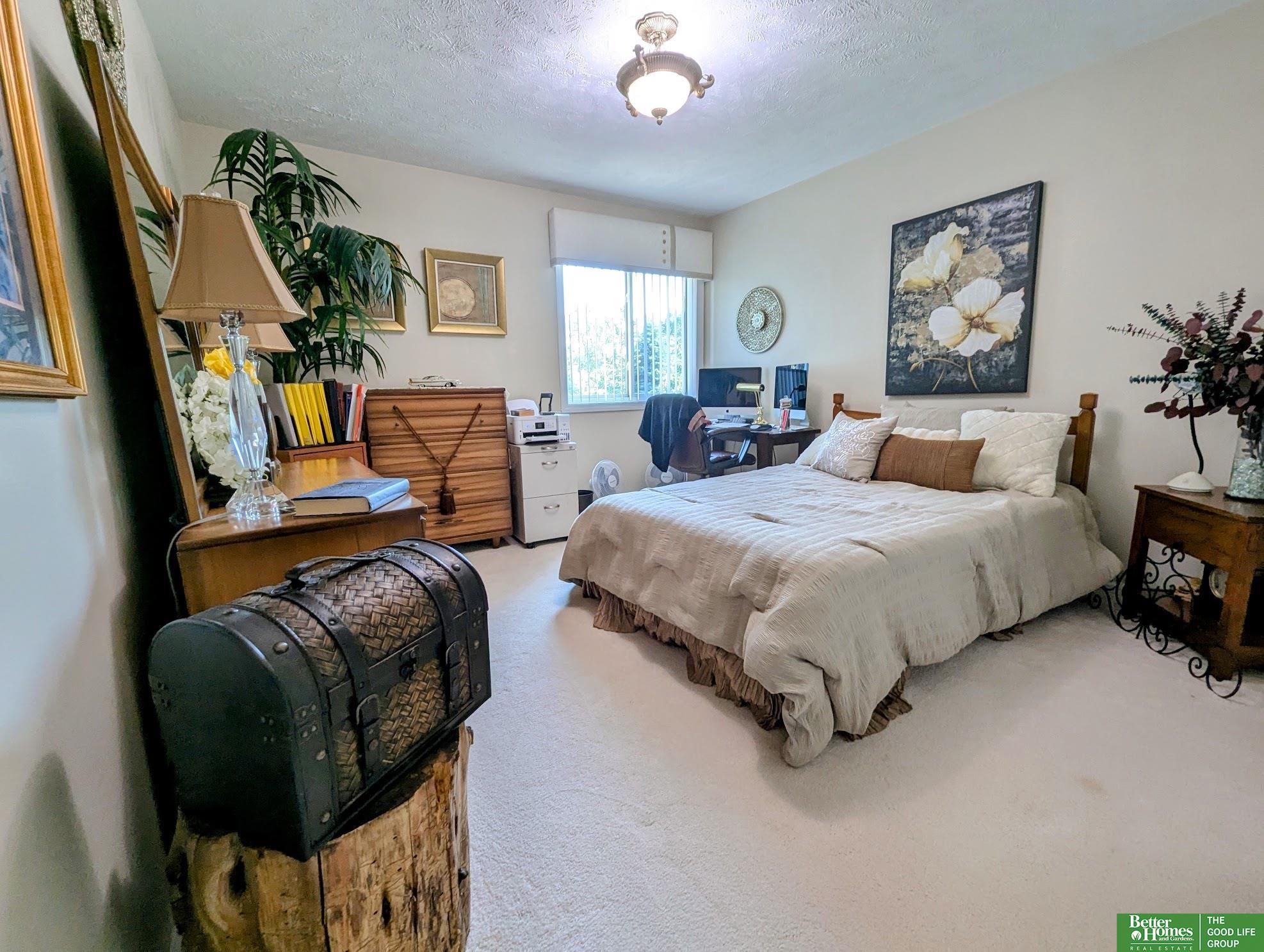 11819 Mason Plaza