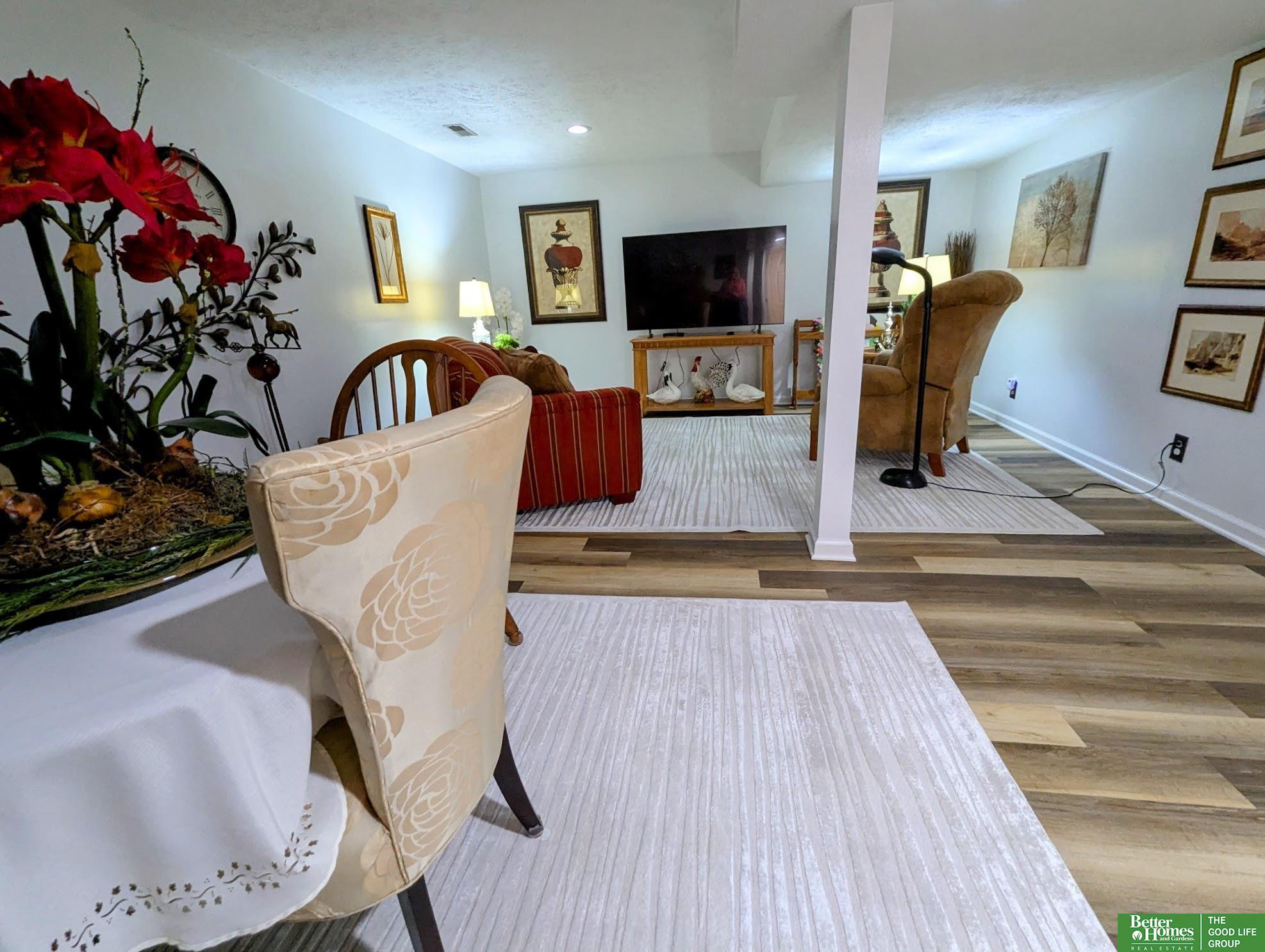 11819 Mason Plaza