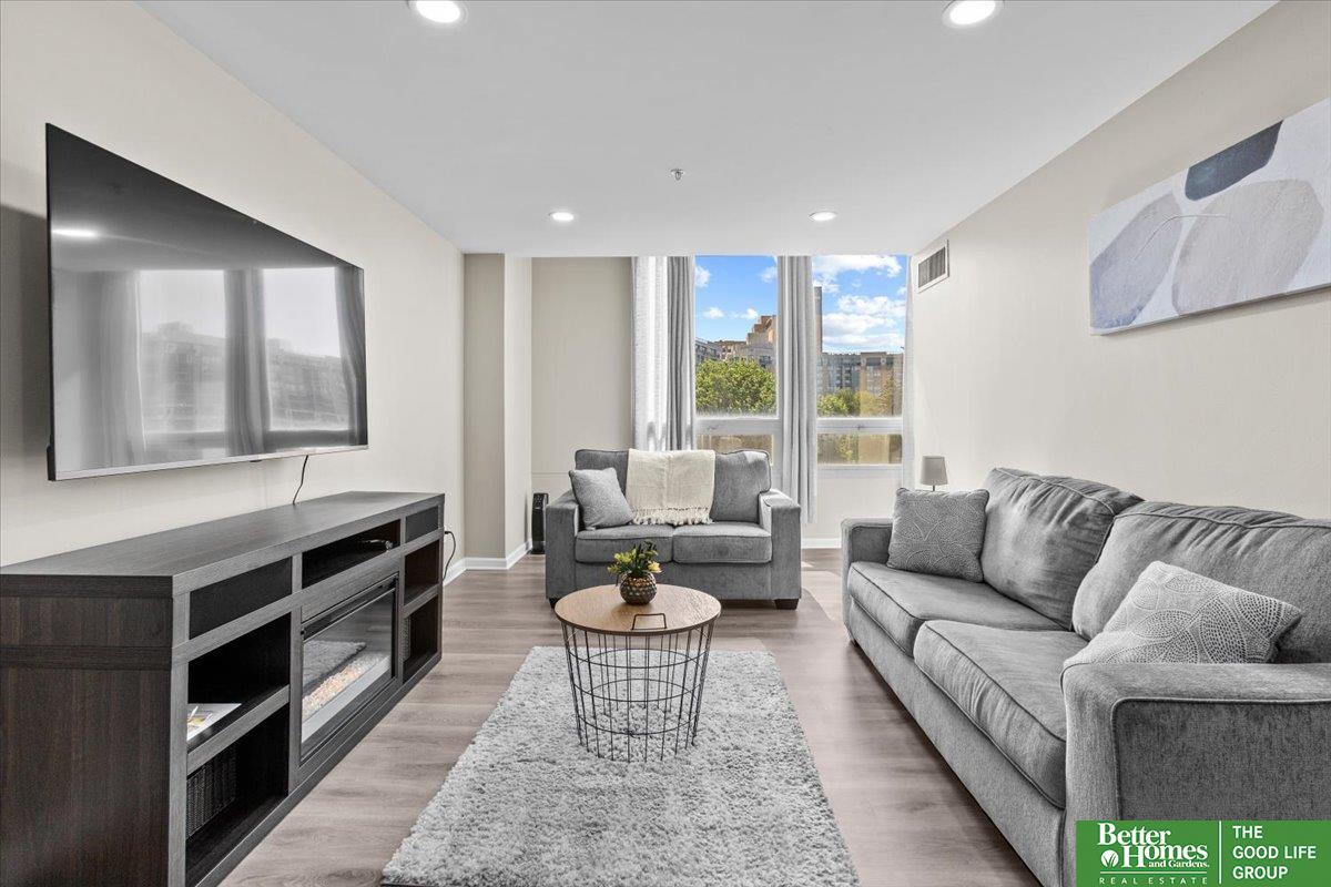3000 Farnam Street Unit: S2D