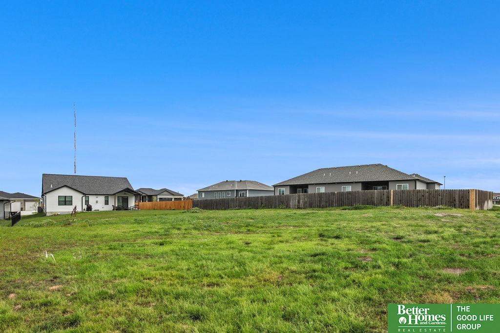 7600 Maxine Drive