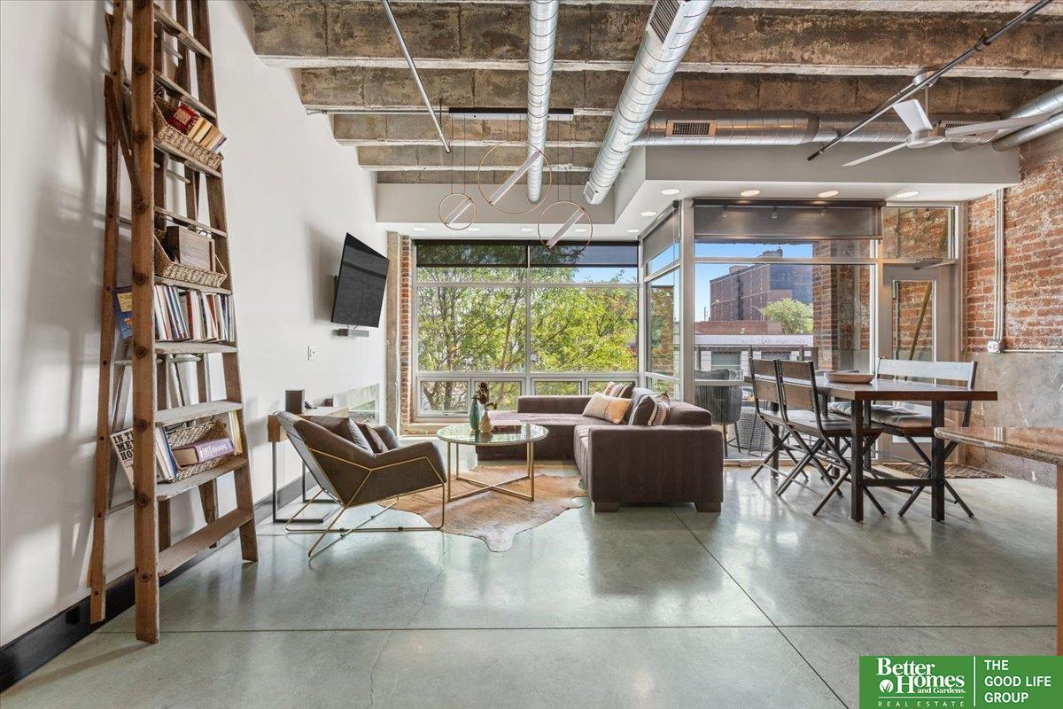 1502 Jones Street # 208