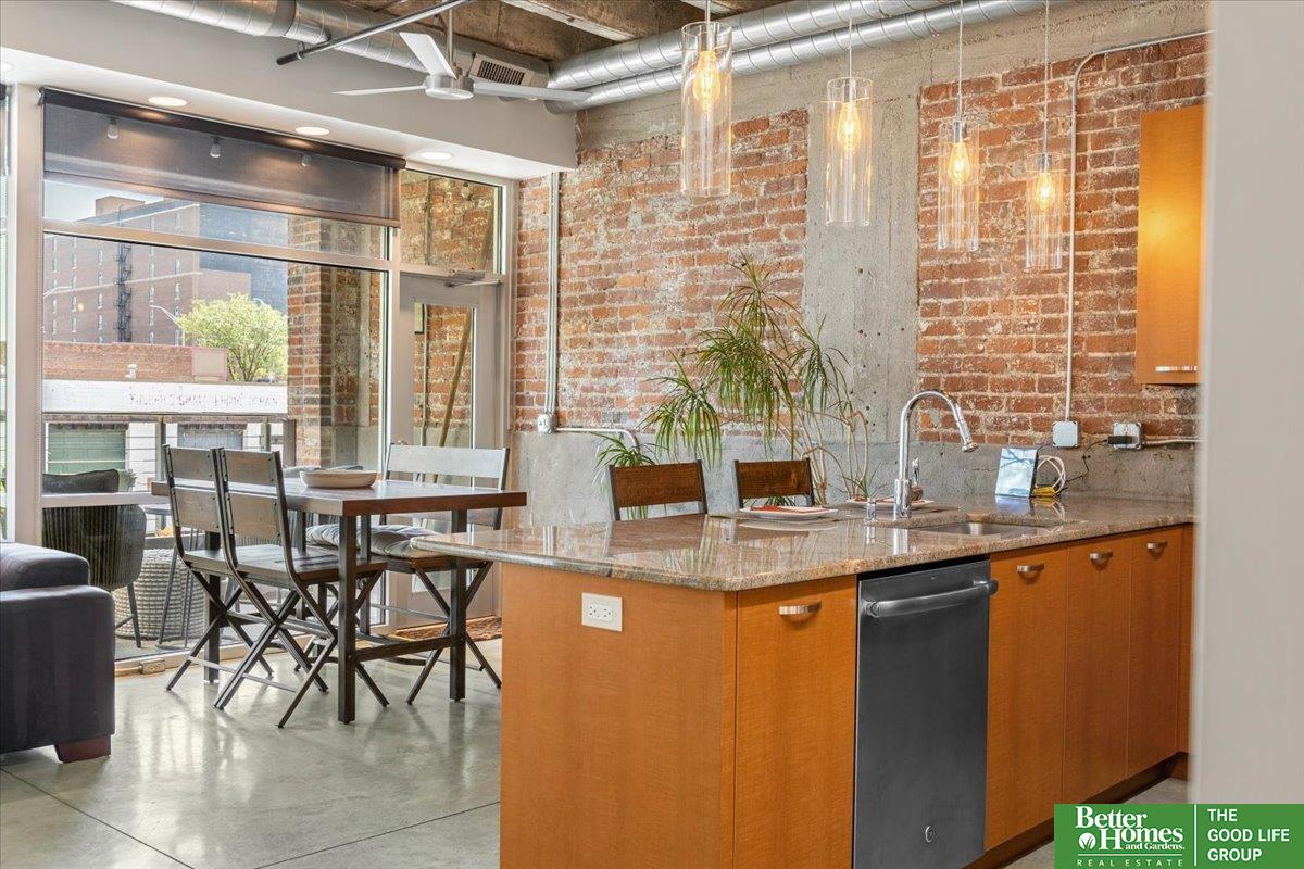1502 Jones Street # 208