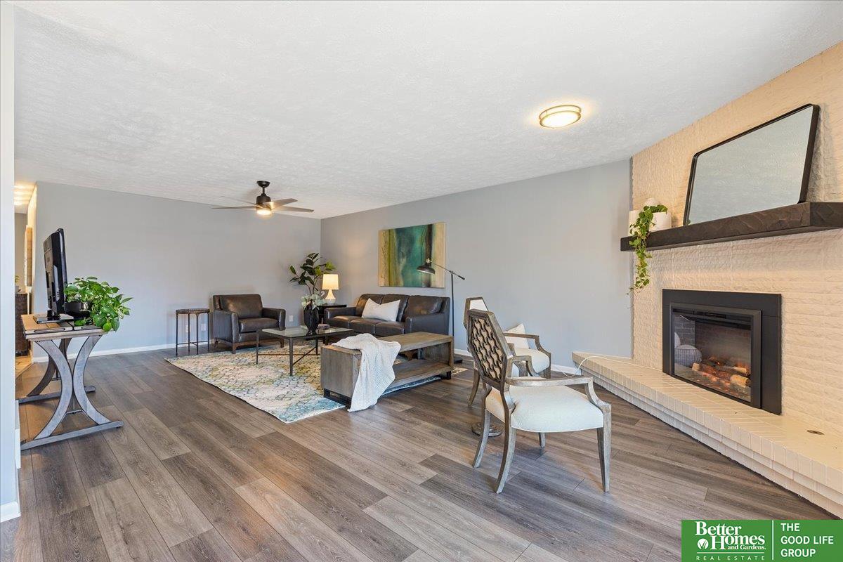 6024 Oakcrest Plaza # 13