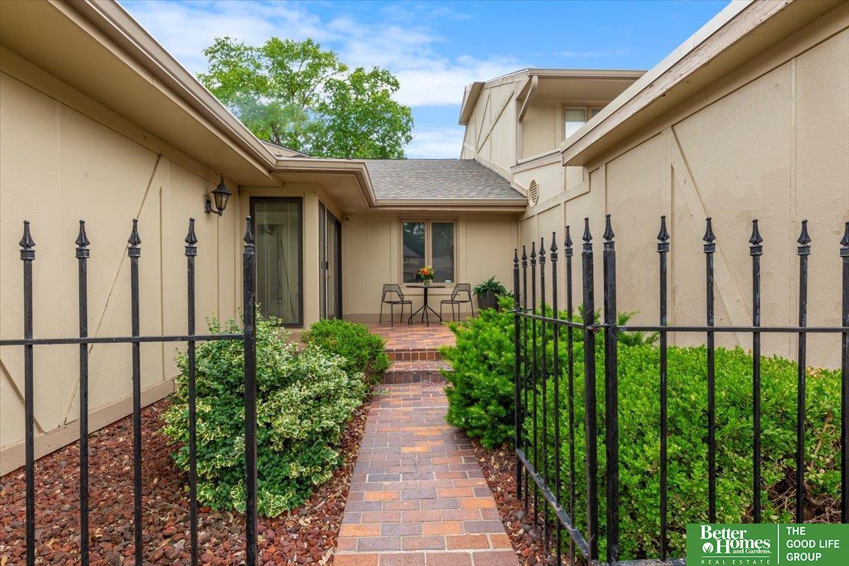 6024 Oakcrest Plaza # 13