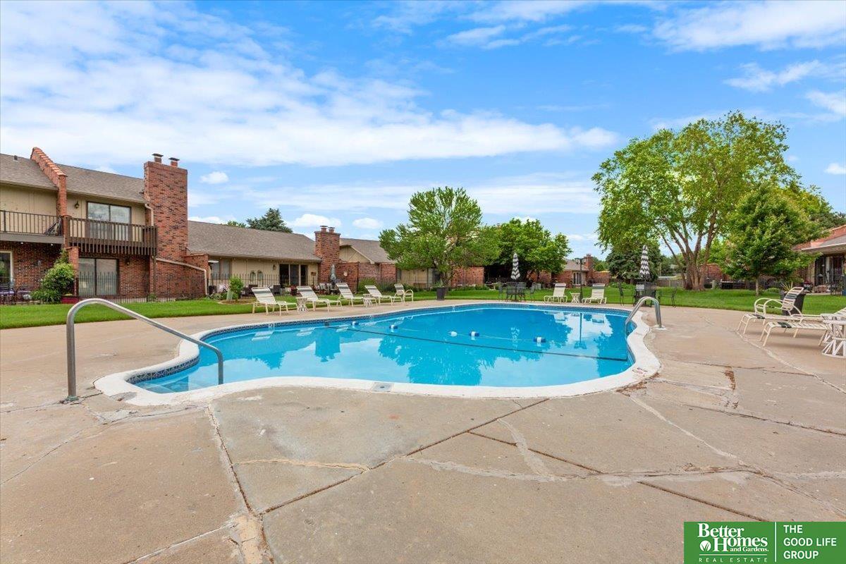 6024 Oakcrest Plaza # 13