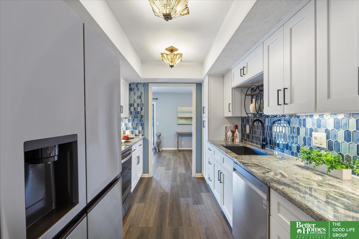 6024 Oakcrest Plaza # 13