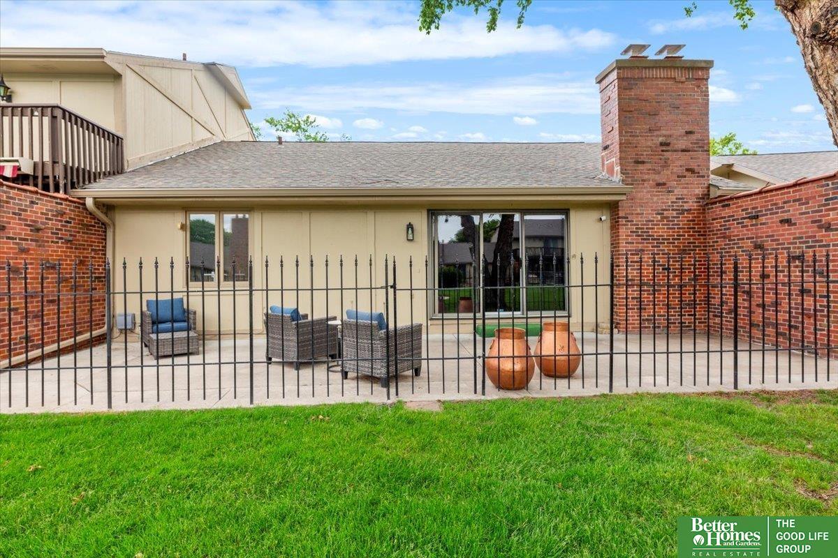 6024 Oakcrest Plaza # 13