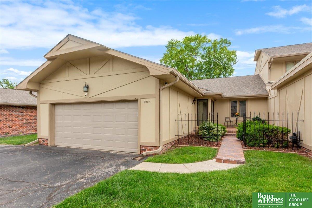 6024 Oakcrest Plaza # 13