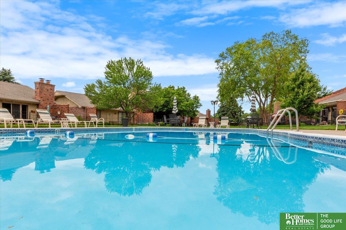 6024 Oakcrest Plaza # 13