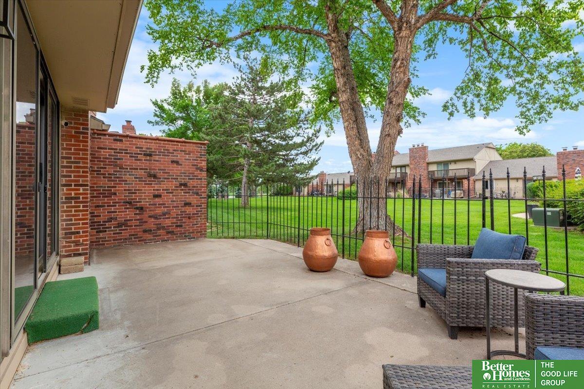 6024 Oakcrest Plaza # 13