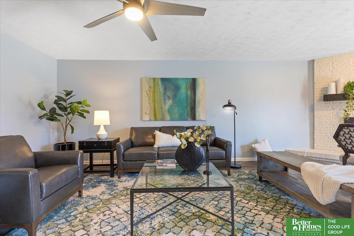 6024 Oakcrest Plaza # 13