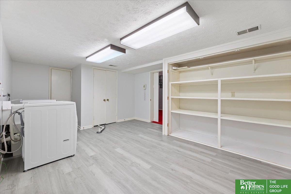 6024 Oakcrest Plaza # 13