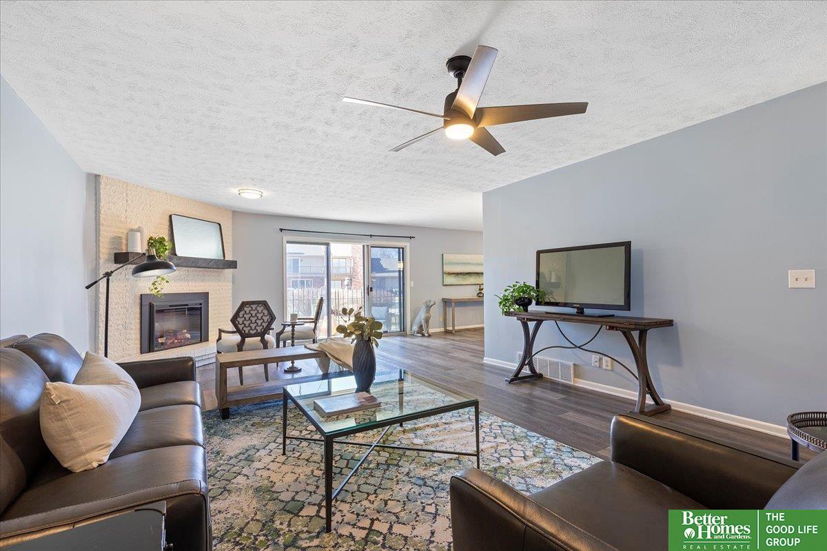 6024 Oakcrest Plaza # 13