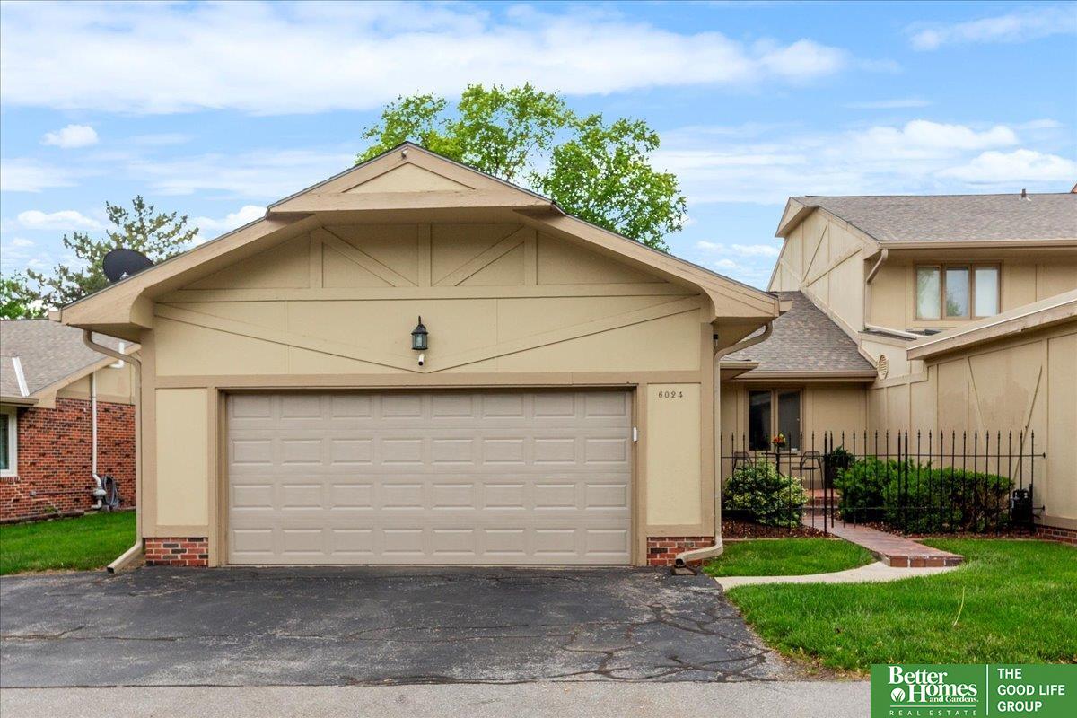 6024 Oakcrest Plaza # 13