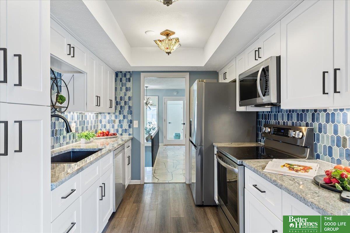 6024 Oakcrest Plaza # 13