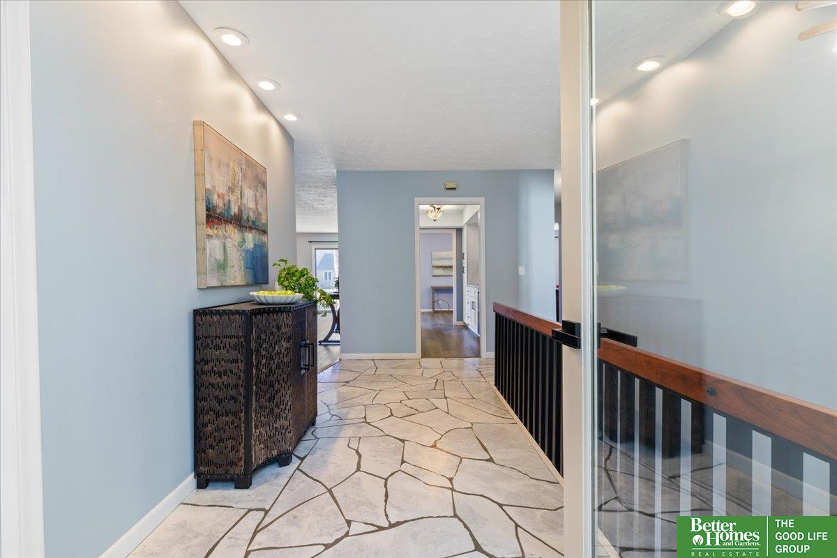 6024 Oakcrest Plaza # 13