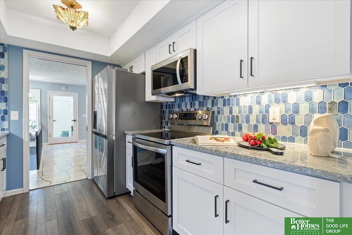 6024 Oakcrest Plaza # 13