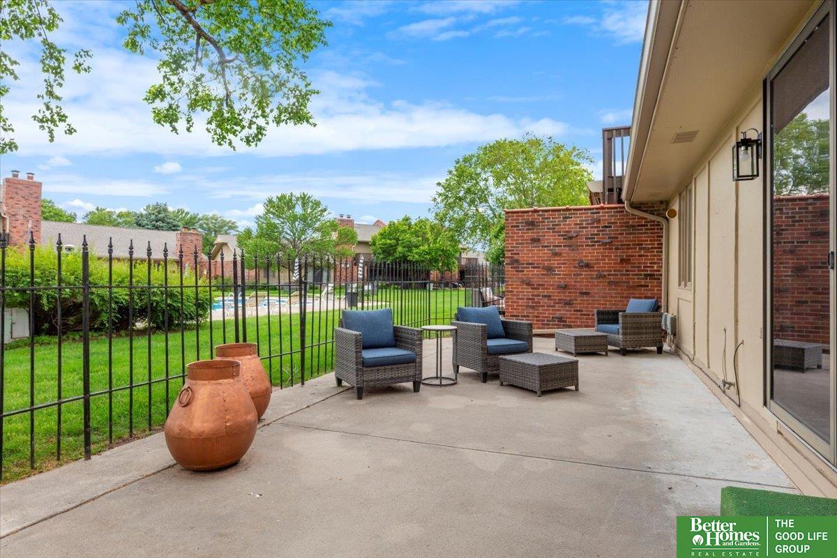 6024 Oakcrest Plaza # 13