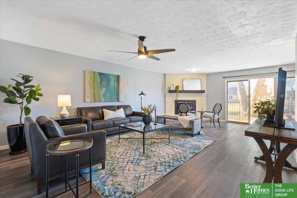 6024 Oakcrest Plaza # 13