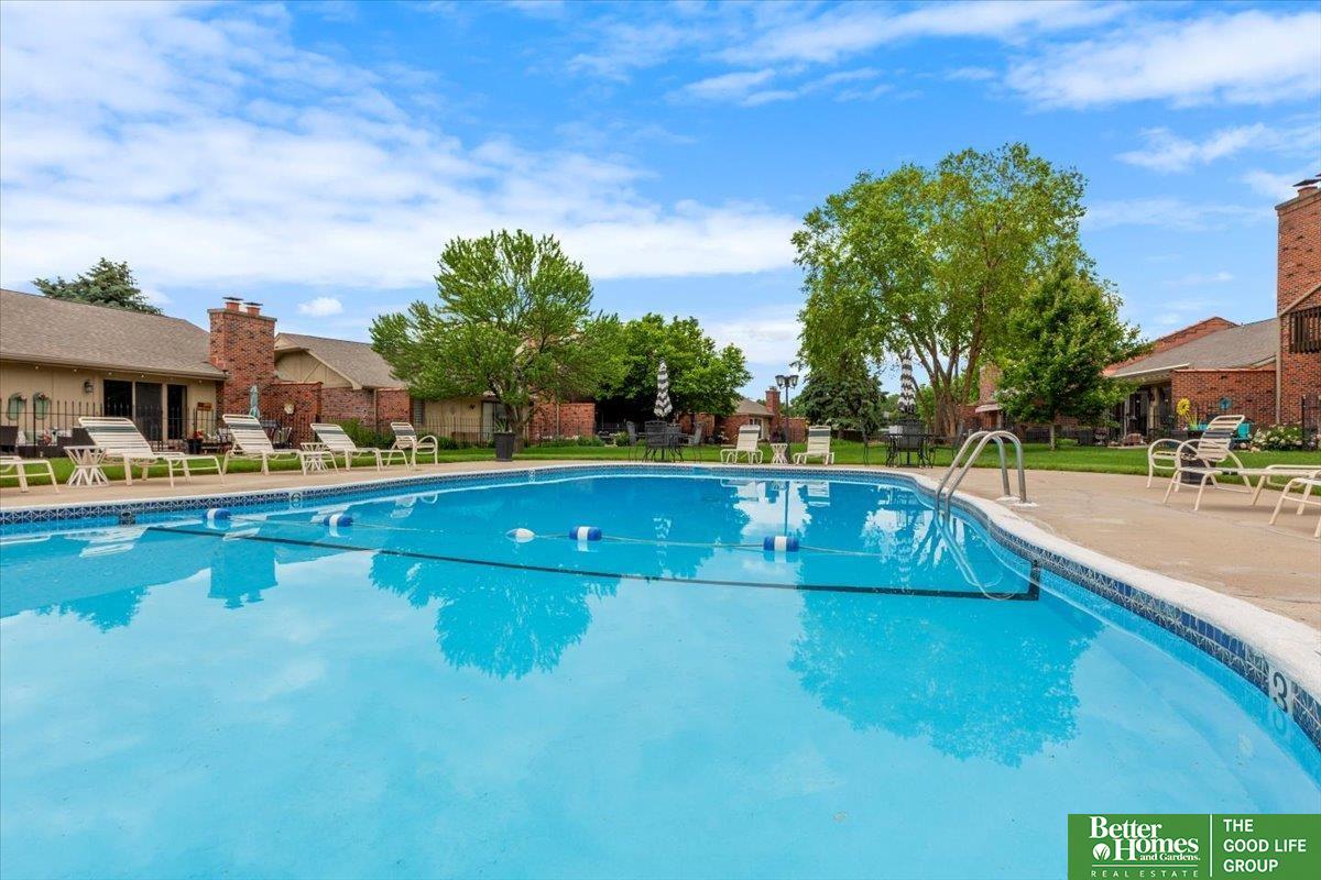 6024 Oakcrest Plaza # 13