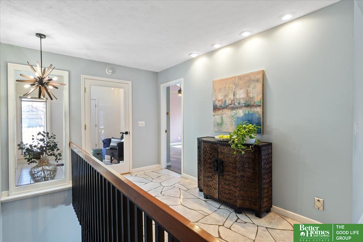 6024 Oakcrest Plaza # 13