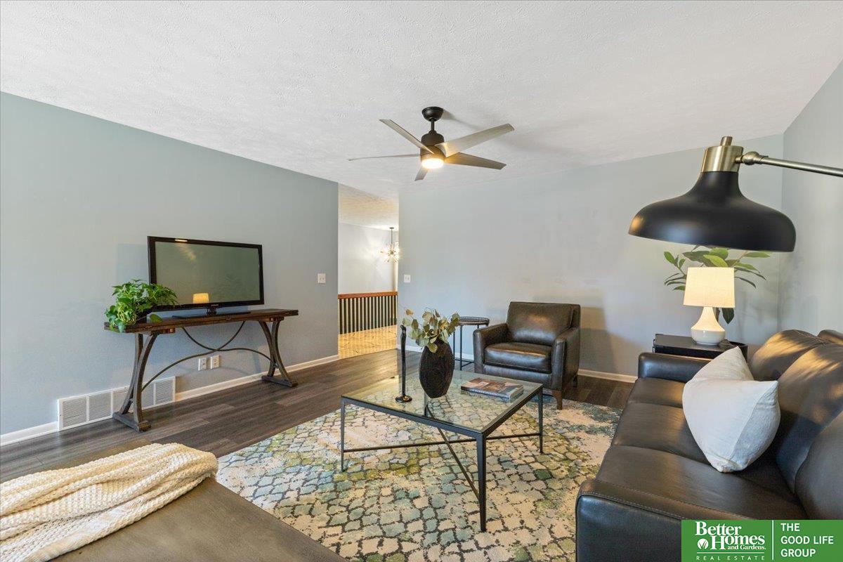 6024 Oakcrest Plaza # 13