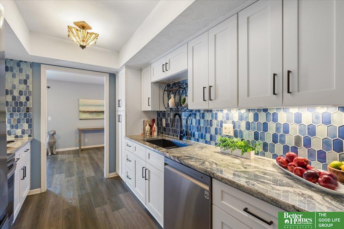 6024 Oakcrest Plaza # 13