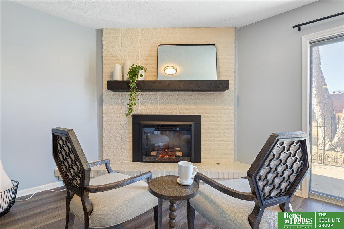 6024 Oakcrest Plaza # 13