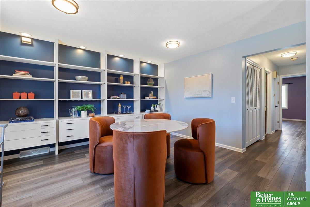 6024 Oakcrest Plaza # 13