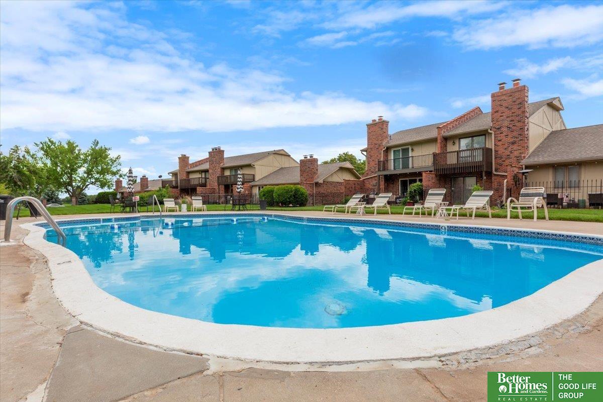 6024 Oakcrest Plaza # 13