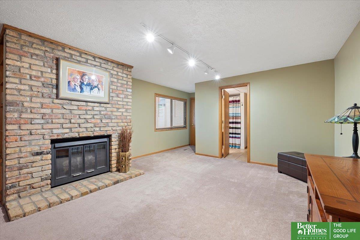 3080 S 160 Plaza